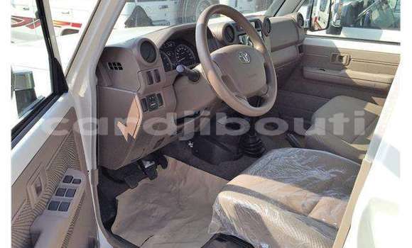 Acheter Occasion Voiture Toyota Land Cruiser Blanc à 'Ali Sabieh, Ali Sabieh Region Acheter Occasion Voiture Toyota Land Cruiser Blanc à 'Ali Sabieh, Ali Sabieh Region