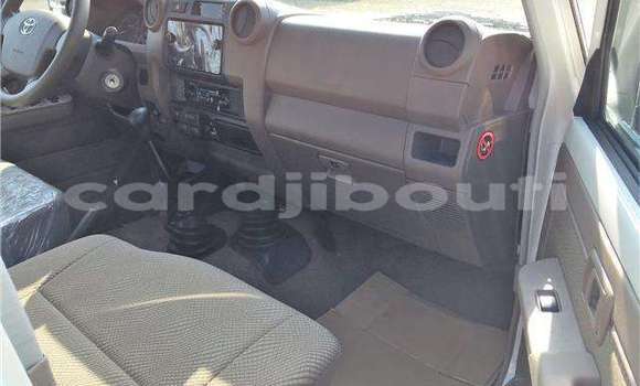 Acheter Occasion Voiture Toyota Land Cruiser Blanc à 'Ali Sabieh, Ali Sabieh Region Acheter Occasion Voiture Toyota Land Cruiser Blanc à 'Ali Sabieh, Ali Sabieh Region