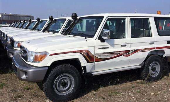 Acheter Occasion Voiture Toyota Land Cruiser Blanc à 'Ali Sabieh, Ali Sabieh Region Acheter Occasion Voiture Toyota Land Cruiser Blanc à 'Ali Sabieh, Ali Sabieh Region