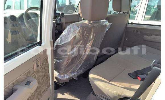 Acheter Occasion Voiture Toyota Land Cruiser Blanc à 'Ali Sabieh, Ali Sabieh Region Acheter Occasion Voiture Toyota Land Cruiser Blanc à 'Ali Sabieh, Ali Sabieh Region