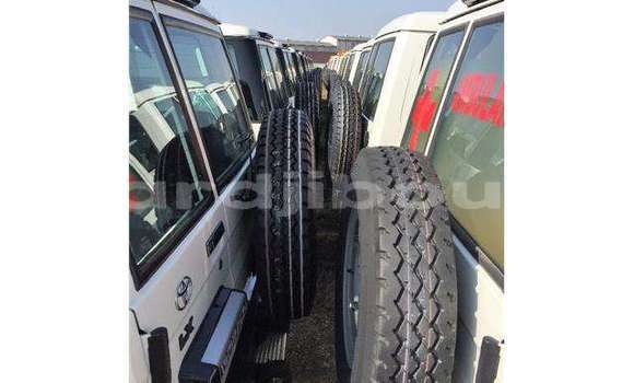 Acheter Occasion Voiture Toyota Land Cruiser Blanc à 'Ali Sabieh, Ali Sabieh Region Acheter Occasion Voiture Toyota Land Cruiser Blanc à 'Ali Sabieh, Ali Sabieh Region