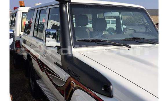 Acheter Occasion Voiture Toyota Land Cruiser Blanc à 'Ali Sabieh, Ali Sabieh Region Acheter Occasion Voiture Toyota Land Cruiser Blanc à 'Ali Sabieh, Ali Sabieh Region