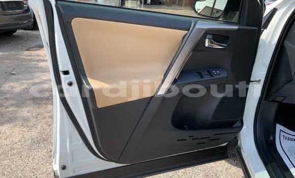 Acheter Occasion Voiture Toyota RAV4 Blanc à 'Ali Sabieh, Ali Sabieh Region Acheter Occasion Voiture Toyota RAV4 Blanc à 'Ali Sabieh, Ali Sabieh Region