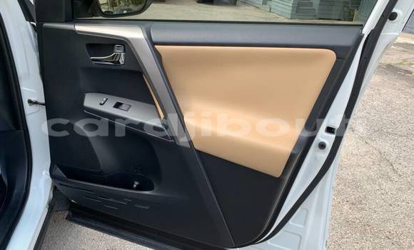 Acheter Occasion Voiture Toyota RAV4 Blanc à 'Ali Sabieh, Ali Sabieh Region Acheter Occasion Voiture Toyota RAV4 Blanc à 'Ali Sabieh, Ali Sabieh Region