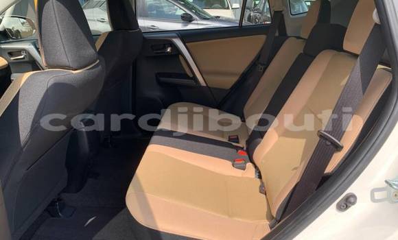 Acheter Occasion Voiture Toyota RAV4 Blanc à 'Ali Sabieh, Ali Sabieh Region Acheter Occasion Voiture Toyota RAV4 Blanc à 'Ali Sabieh, Ali Sabieh Region