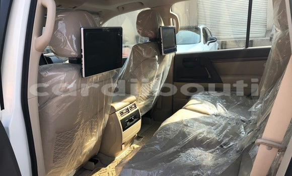 Acheter Occasion Voiture Toyota Land Cruiser Blanc à Djibouti, Djibouti Region Acheter Occasion Voiture Toyota Land Cruiser Blanc à Djibouti, Djibouti Region