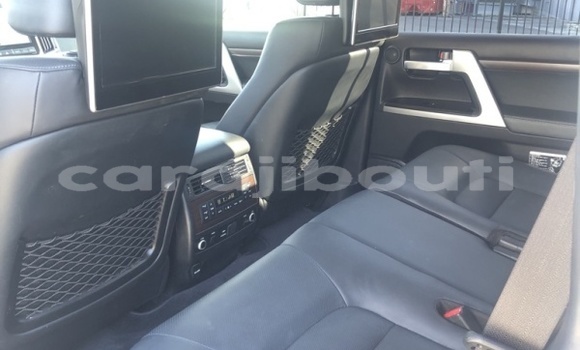 Acheter Occasion Voiture Toyota Land Cruiser Prado Blanc à Alaili Dadda, Obock Acheter Occasion Voiture Toyota Land Cruiser Prado Blanc à Alaili Dadda, Obock