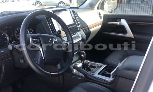 Acheter Occasion Voiture Toyota Land Cruiser Prado Blanc à Alaili Dadda, Obock Acheter Occasion Voiture Toyota Land Cruiser Prado Blanc à Alaili Dadda, Obock