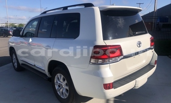 Acheter Occasion Voiture Toyota Land Cruiser Prado Blanc à Alaili Dadda, Obock Acheter Occasion Voiture Toyota Land Cruiser Prado Blanc à Alaili Dadda, Obock