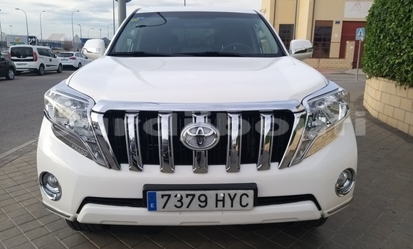 Acheter Occasion Voiture Toyota Land Cruiser Prado Blanc à Holhol, Ali Sabieh Region Acheter Occasion Voiture Toyota Land Cruiser Prado Blanc à Holhol, Ali Sabieh Region