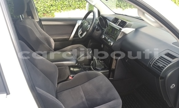 Acheter Occasion Voiture Toyota Land Cruiser Prado Blanc à Holhol, Ali Sabieh Region Acheter Occasion Voiture Toyota Land Cruiser Prado Blanc à Holhol, Ali Sabieh Region