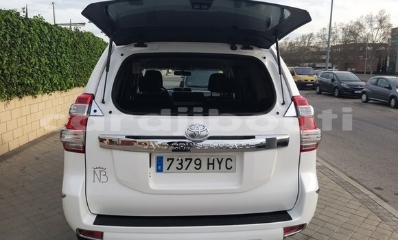 Acheter Occasion Voiture Toyota Land Cruiser Prado Blanc à Holhol, Ali Sabieh Region Acheter Occasion Voiture Toyota Land Cruiser Prado Blanc à Holhol, Ali Sabieh Region
