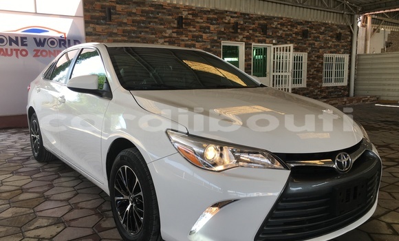 Acheter Import Voiture Toyota Camry Blanc à Import - Dubai, Ali Sabieh Region