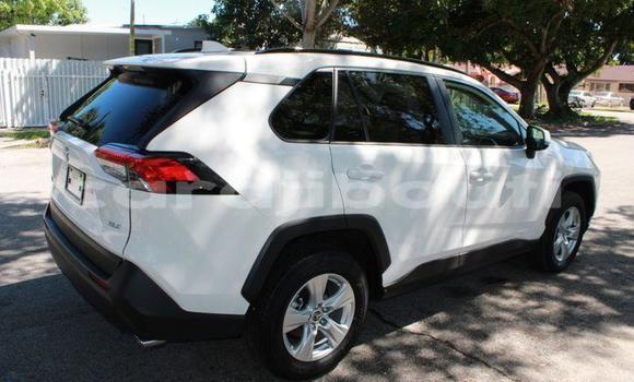 Acheter Occasion Voiture Toyota RAV4 Blanc à Import - Dubai, Ali Sabieh Region Acheter Occasion Voiture Toyota RAV4 Blanc à Import - Dubai, Ali Sabieh Region