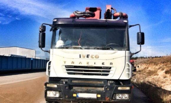 Acheter Occasion Utilitaire Iveco Cargo Rouge à Djibouti, Djibouti Region Acheter Occasion Utilitaire Iveco Cargo Rouge à Djibouti, Djibouti Region