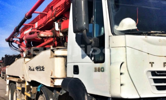 Acheter Occasion Utilitaire Iveco Cargo Rouge à Djibouti, Djibouti Region Acheter Occasion Utilitaire Iveco Cargo Rouge à Djibouti, Djibouti Region