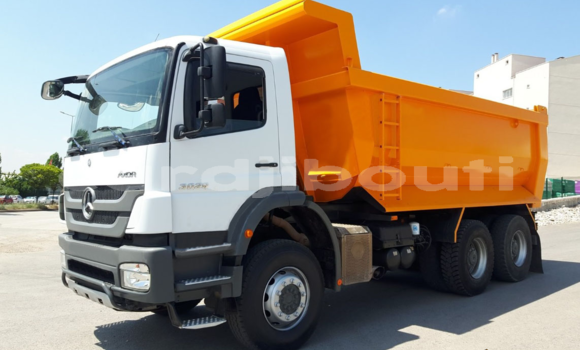 Acheter Occasion Utilitaire Mercedes‒Benz Truck Blanc à Djibouti, Djibouti Region