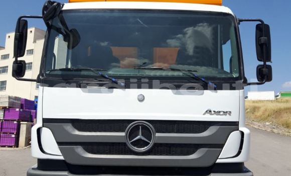 Acheter Occasion Utilitaire Mercedes‒Benz Truck Blanc à Djibouti, Djibouti Region Acheter Occasion Utilitaire Mercedes‒Benz Truck Blanc à Djibouti, Djibouti Region