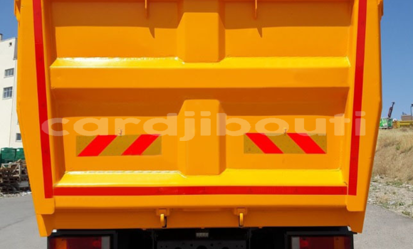 Acheter Occasion Utilitaire Mercedes‒Benz Truck Blanc à Djibouti, Djibouti Region Acheter Occasion Utilitaire Mercedes‒Benz Truck Blanc à Djibouti, Djibouti Region