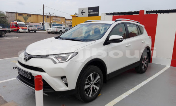 Acheter Occasion Voiture Toyota RAV4 Blanc à Djibouti, Djibouti Region Acheter Occasion Voiture Toyota RAV4 Blanc à Djibouti, Djibouti Region