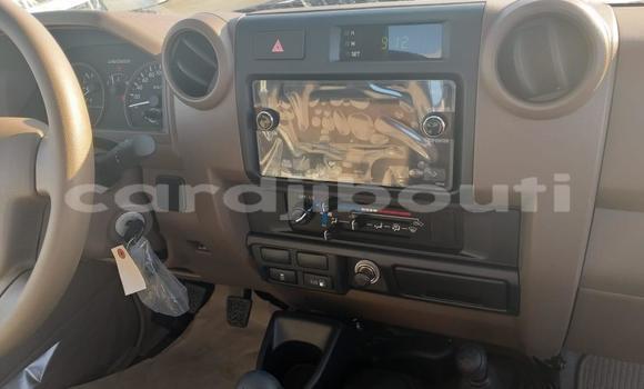 Acheter Neuf Voiture Toyota Land Cruiser Beige à Alaili Dadda, Obock Acheter Neuf Voiture Toyota Land Cruiser Beige à Alaili Dadda, Obock
