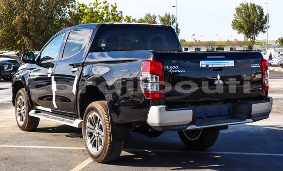 Acheter Import Voiture Mitsubishi L200 Noir à Djibouti, Djibouti Region Acheter Import Voiture Mitsubishi L200 Noir à Djibouti, Djibouti Region