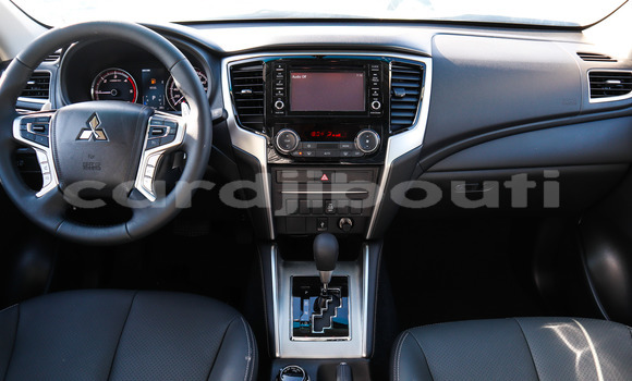Acheter Import Voiture Mitsubishi L200 Noir à Djibouti, Djibouti Region Acheter Import Voiture Mitsubishi L200 Noir à Djibouti, Djibouti Region