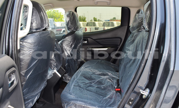 Acheter Import Voiture Mitsubishi L200 Gris à Import - Dubai, Ali Sabieh Region Acheter Import Voiture Mitsubishi L200 Gris à Import - Dubai, Ali Sabieh Region
