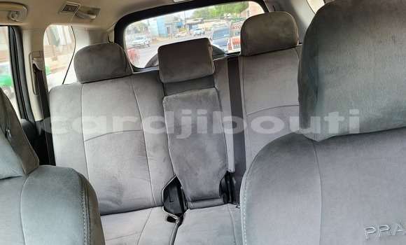 Acheter Occasion Voiture Toyota Prado Blanc à Djibouti, Djibouti Region Acheter Occasion Voiture Toyota Prado Blanc à Djibouti, Djibouti Region