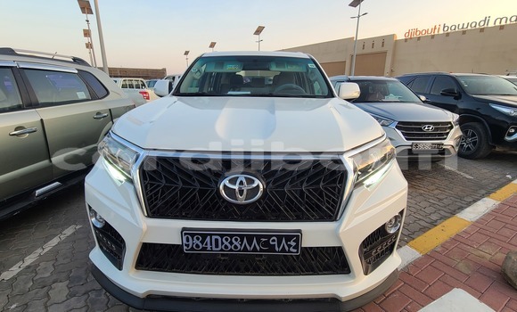 Acheter Occasion Voiture Toyota Prado Blanc à Djibouti, Djibouti Region Acheter Occasion Voiture Toyota Prado Blanc à Djibouti, Djibouti Region