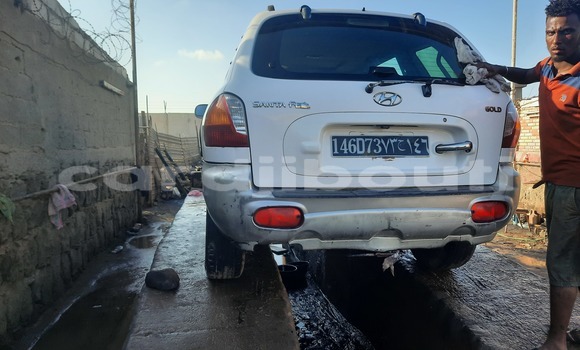 Acheter Occasion Voiture Hyundai Santa Fe Blanc à Djibouti, Djibouti Region Acheter Occasion Voiture Hyundai Santa Fe Blanc à Djibouti, Djibouti Region