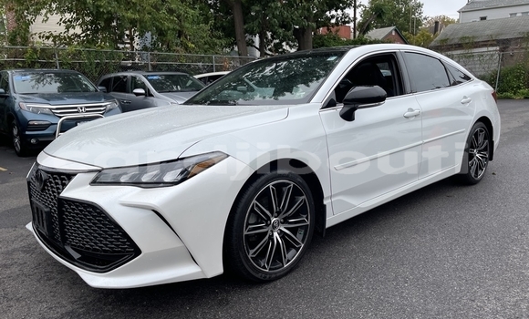 Acheter Occasion Voiture Toyota Avalon Blanc à Alaili Dadda, Obock Acheter Occasion Voiture Toyota Avalon Blanc à Alaili Dadda, Obock