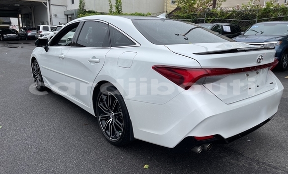 Acheter Occasion Voiture Toyota Avalon Blanc à Alaili Dadda, Obock Acheter Occasion Voiture Toyota Avalon Blanc à Alaili Dadda, Obock