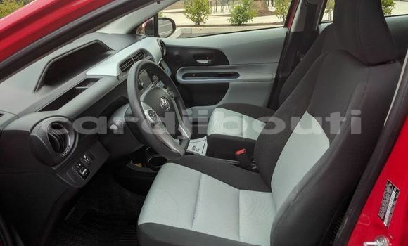Acheter Import Voiture Toyota Prius Rouge à Galafi, Dikhil Acheter Import Voiture Toyota Prius Rouge à Galafi, Dikhil