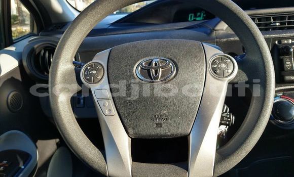 Acheter Import Voiture Toyota Prius Rouge à Galafi, Dikhil Acheter Import Voiture Toyota Prius Rouge à Galafi, Dikhil
