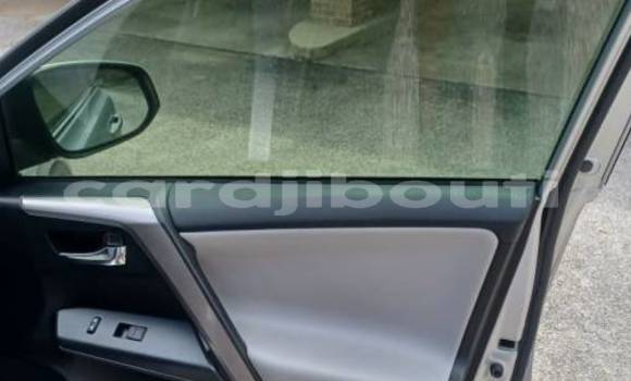 Acheter Import Voiture Toyota RAV4 Autre à Djibouti, Djibouti Region Acheter Import Voiture Toyota RAV4 Autre à Djibouti, Djibouti Region