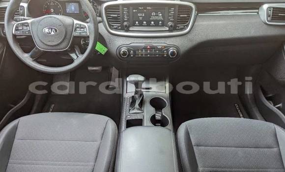 Acheter Import Voiture Kia Sorento Noir à Djibouti, Djibouti Region Acheter Import Voiture Kia Sorento Noir à Djibouti, Djibouti Region