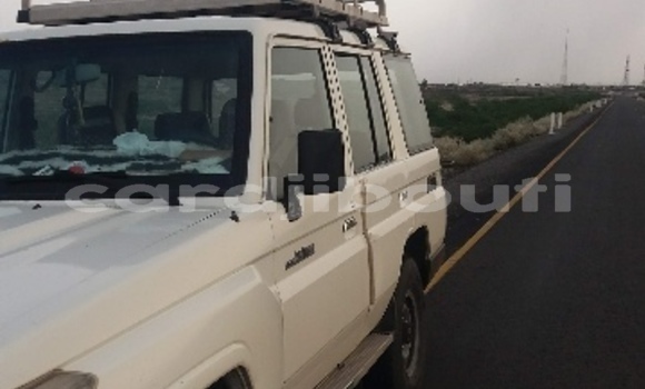 Acheter Occasion Voiture Toyota Land Cruiser Blanc à 'Ali Sabieh, Ali Sabieh Region