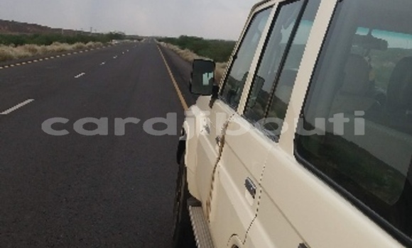 Acheter Occasion Voiture Toyota Land Cruiser Blanc à 'Ali Sabieh, Ali Sabieh Region Acheter Occasion Voiture Toyota Land Cruiser Blanc à 'Ali Sabieh, Ali Sabieh Region