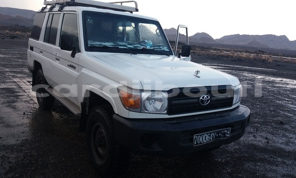 Acheter Occasion Voiture Toyota Land Cruiser Blanc à Ali Sabieh, Ali Sabieh Region Acheter Occasion Voiture Toyota Land Cruiser Blanc à Ali Sabieh, Ali Sabieh Region