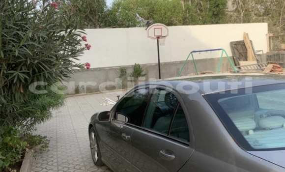 Buy Used Mercedes-Benz 230 Other Car in Djibouti in Djibouti Region Buy Used Mercedes-Benz 230 Other Car in Djibouti in Djibouti Region