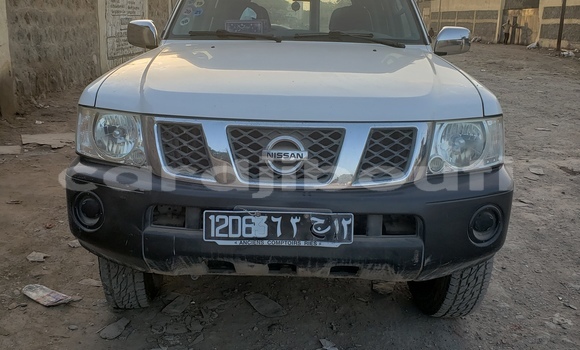 Acheter Occasion Voiture Nissan Patrol Blanc à Djibouti, Djibouti Region Acheter Occasion Voiture Nissan Patrol Blanc à Djibouti, Djibouti Region