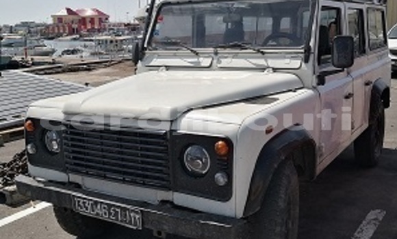 Acheter Occasion Voiture Land Rover Defender Blanc à Djibouti, Djibouti Region