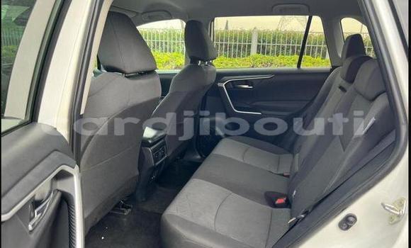 Acheter Occasion Voiture Toyota RAV4 Blanc à Jibuti, Jibuti Acheter Occasion Voiture Toyota RAV4 Blanc à Jibuti, Jibuti