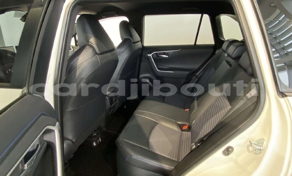 Acheter Occasion Voiture Toyota RAV4 Blanc à Import - Dubai, Ali Sabieh Region Acheter Occasion Voiture Toyota RAV4 Blanc à Import - Dubai, Ali Sabieh Region