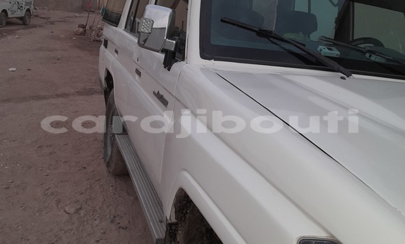 Acheter Occasion Voiture Toyota FJ Cruiser Blanc à Ali Sabieh, Ali Sabieh Region Acheter Occasion Voiture Toyota FJ Cruiser Blanc à Ali Sabieh, Ali Sabieh Region