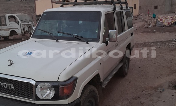 Acheter Occasion Voiture Toyota FJ Cruiser Blanc à Ali Sabieh, Ali Sabieh Region Acheter Occasion Voiture Toyota FJ Cruiser Blanc à Ali Sabieh, Ali Sabieh Region
