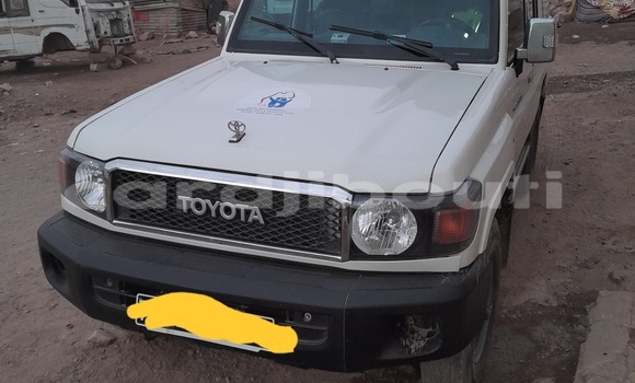 Acheter Occasion Voiture Toyota FJ Cruiser Blanc à Ali Sabieh, Ali Sabieh Region Acheter Occasion Voiture Toyota FJ Cruiser Blanc à Ali Sabieh, Ali Sabieh Region