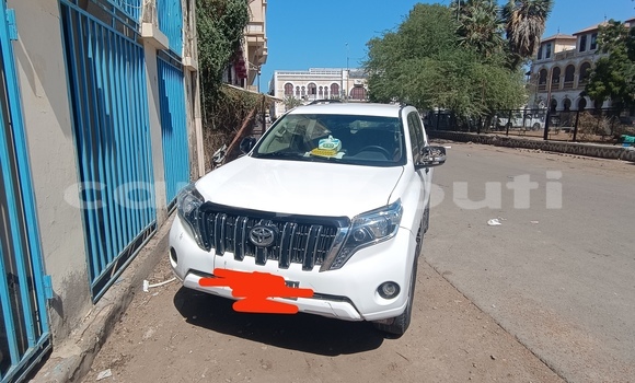 Acheter Occasion Voiture Toyota Prado Blanc à Djibouti, Djibouti Region Acheter Occasion Voiture Toyota Prado Blanc à Djibouti, Djibouti Region