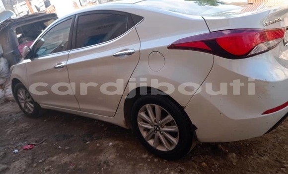 Acheter Occasion Voiture Hyundai Elantra Blanc à Djibouti, Djibouti Region Acheter Occasion Voiture Hyundai Elantra Blanc à Djibouti, Djibouti Region